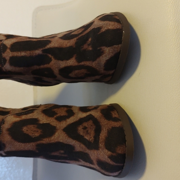 Leopard Print VEGAN SUEDE Cowgirl BOOTS. SIZE 7 WIDE. Like new! - Picture 5 of 13